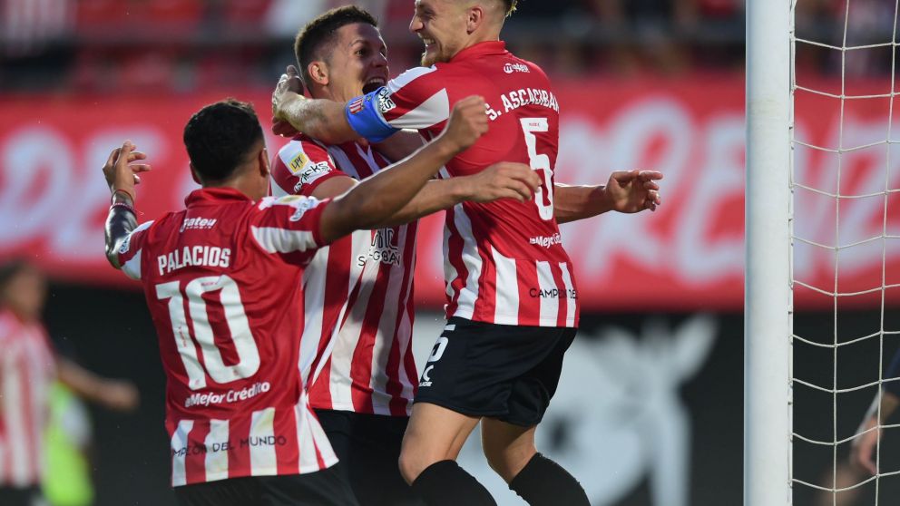 Estudiantes le pasó el trapo a un Racing deslucido y es el único líder de su grupo en el Apertura 2025