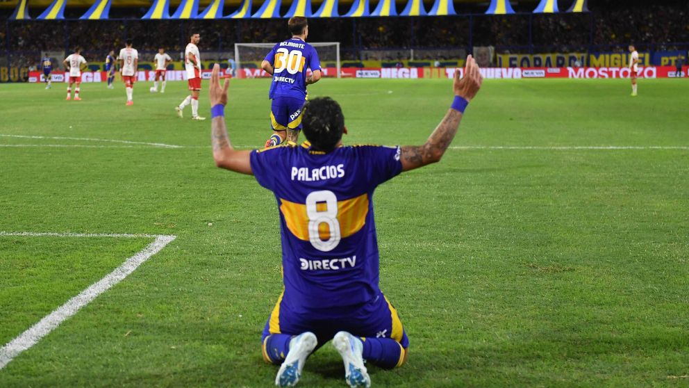 Boca venció a Huracán en un partido que tuvo al chileno Palacios y Marchesín como figuras: polémica en el gol del Globo