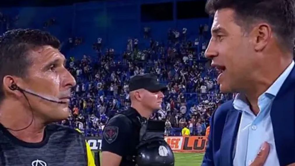 Sebasti�n Dom�nguez fue sancionado tras su cruce con Andr�s Merlos y no podr� dirigir a V�lez ante Instituto