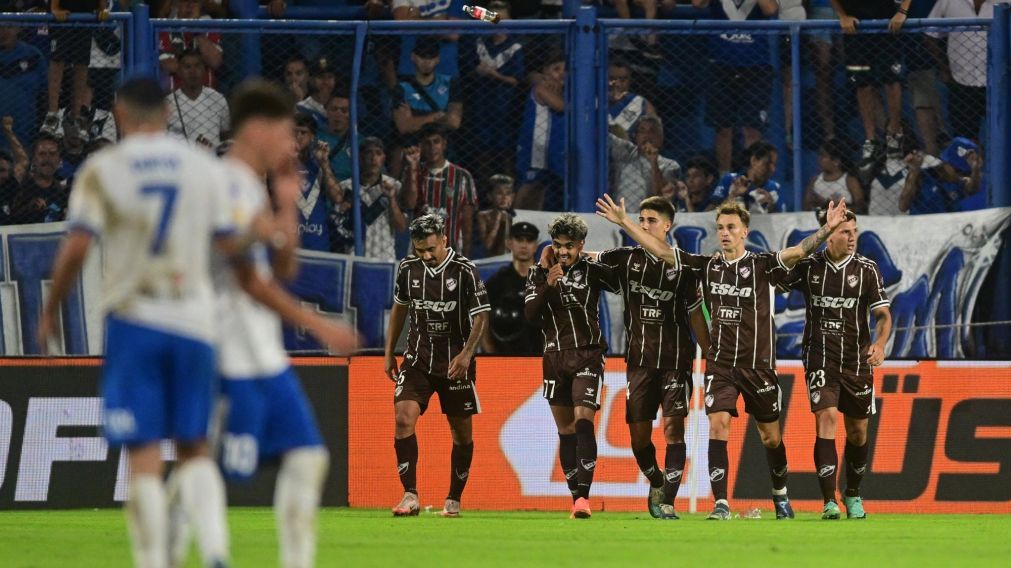 Vélez no arranca: perdió sobre el final con Platense en un José Amalfitani en modo potrero