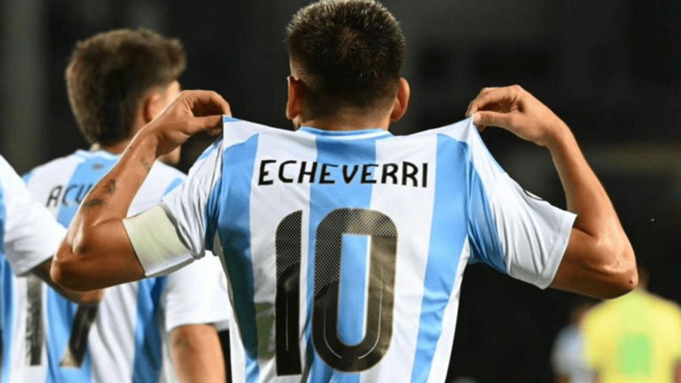 La criminal patada que pudo haber quebrado al Diablito Echeverri en el cruce de la Selección Argentina ante Colombia