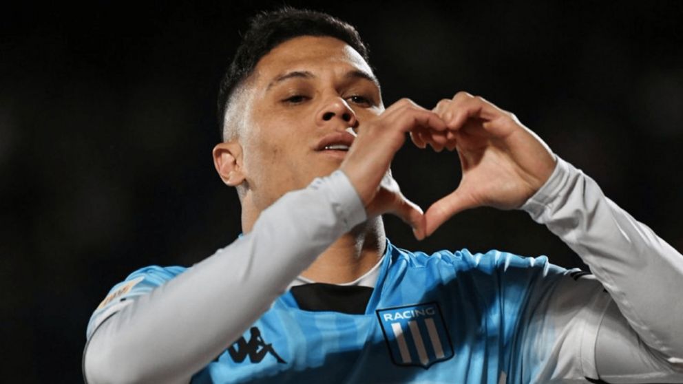 Racing ya lo extraña: el emotivo video de despedida de Juanfer Quintero