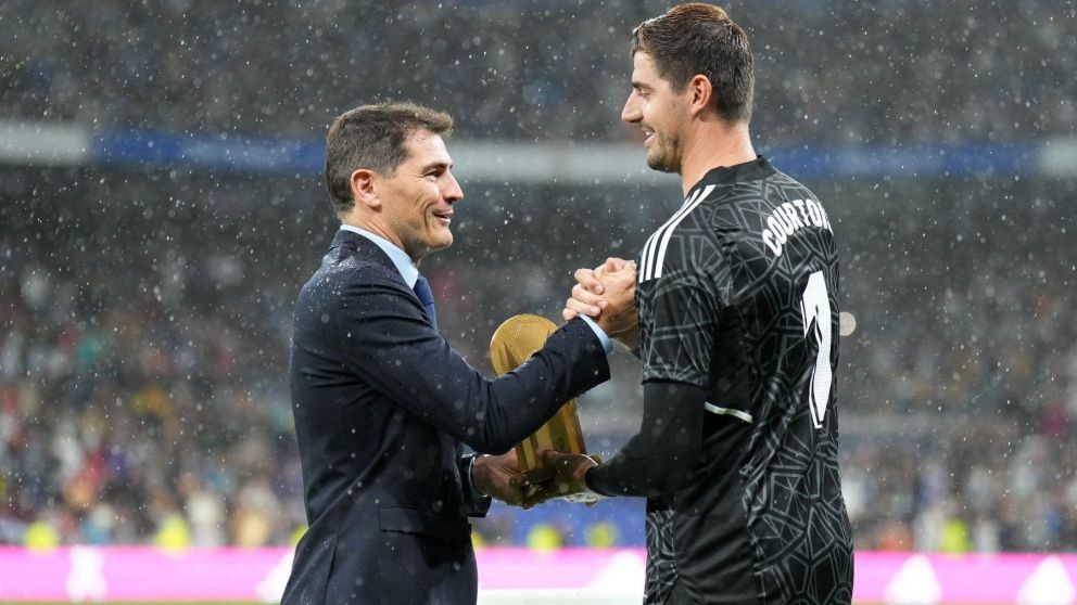 Iker Casillas despreció a Dibu Martínez y eligió a Courtois como el mejor arquero del mundo
