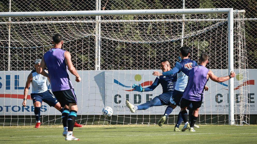 Racing no pasó del empate ante 2 de Mayo