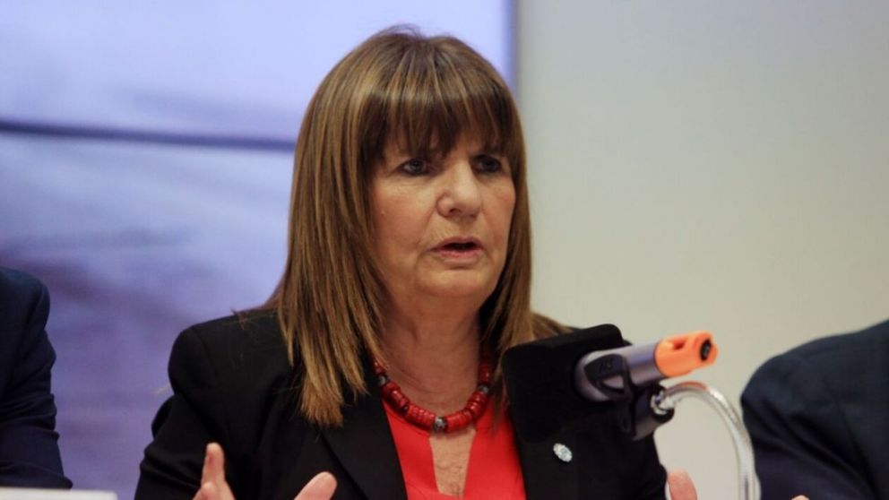 La ministra advirtió que existe el riesgo de los jugadores argentinos que viajan al sub 20 "sean secuestrados".