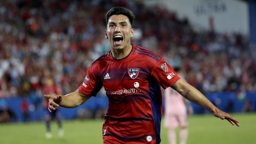 Atentos: Boca vuelve a la carga por Alan Velasco y negocia con Dallas