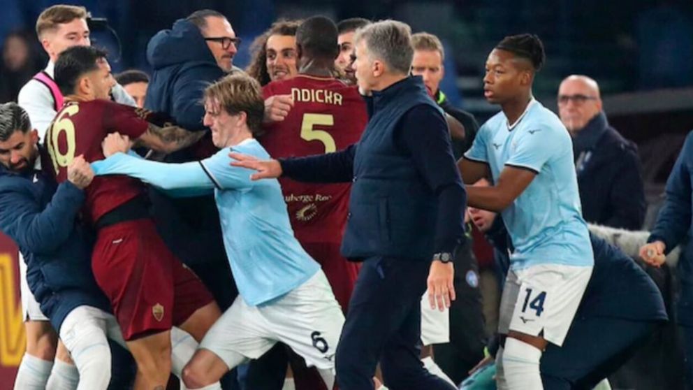 Video: la violenta acción de Taty Castellanos que terminó con expulsión y una tremenda trifulca entre Roma y Lazio