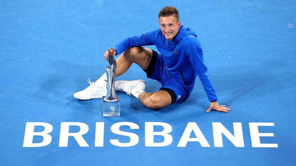 VIDEO: Jiri Lehecka le gan� a Reilly Opelka en 13 minutos y se consagr� campe�n del ATP 250 de Brisbane