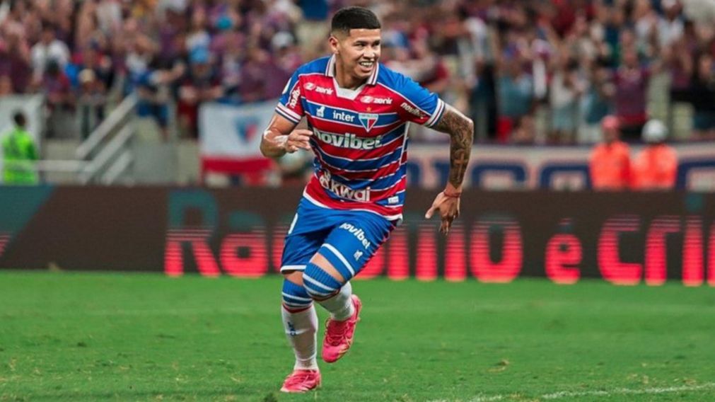 Vélez arrancó el 2025 soplándole un refuerzo a Independiente y Estudiantes: de quién se trata