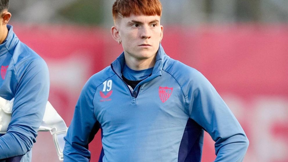 Sin lugar en Sevilla, Valentín Barco podría volver a encontrarse con un ex compañero de Boca: en qué club