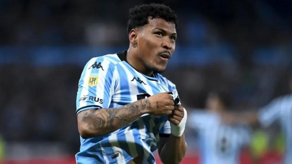 Alerta en Racing: Roger Martínez sembró dudas sobre su futuro en el club a días de quedar libre