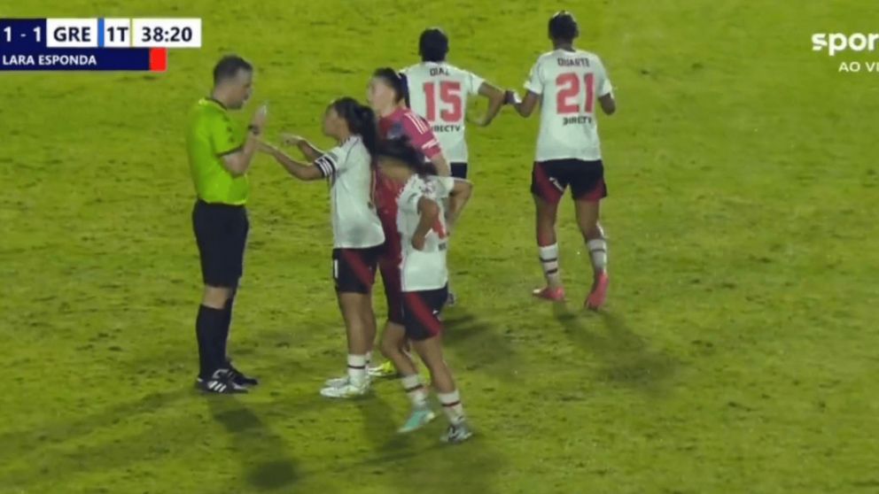 Escándalo: gestos racistas, seis expulsiones y corridas en un River-Gremio femenino