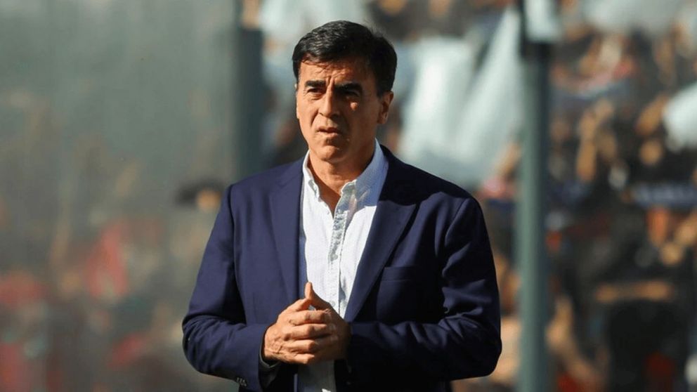Gustavo Quinteros no dirigirá el Trofeo de Campeones ante Estudiantes por un curioso motivo