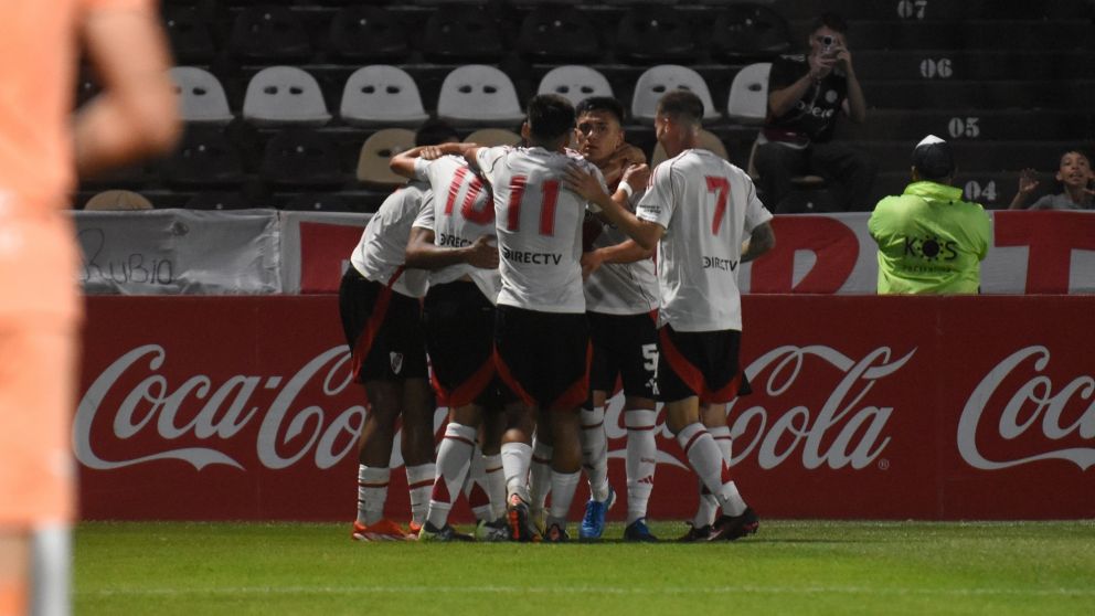 En un partidazo, River le ganó por penales a Vélez y se quedó con el Trofeo de Campeones de la Reserva