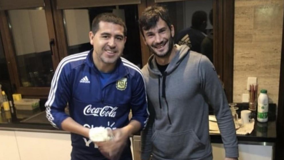 Riquelme tomó una drástica decisión de soltarle la mano a su mejor amigo Javi García para dar ejemplo en Boca