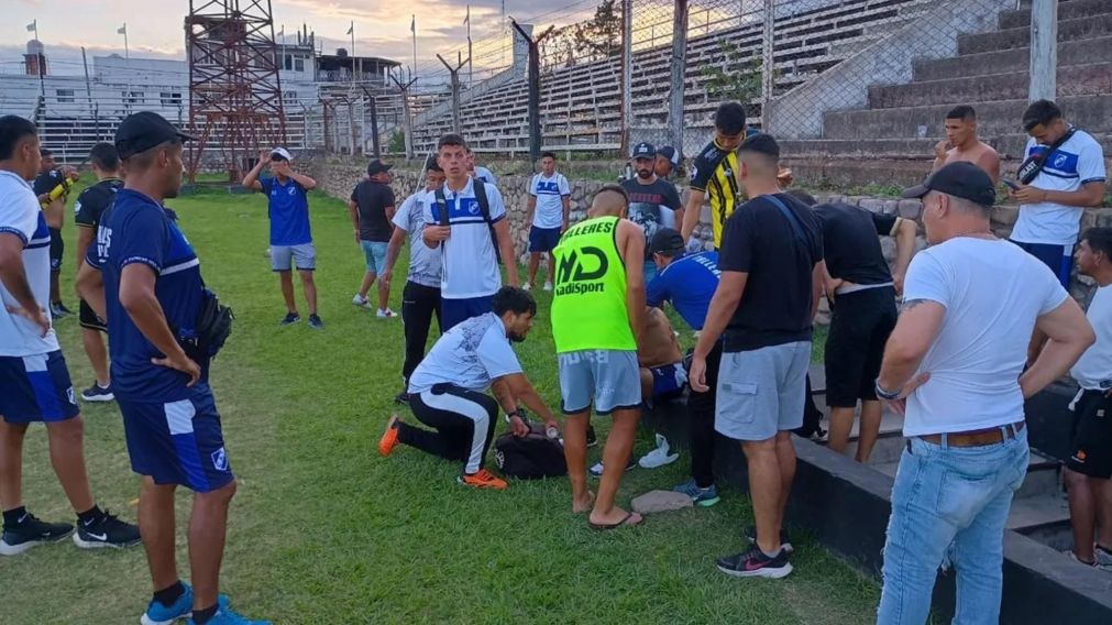 Video: la salvaje agresi�n de la polic�a a los jugadores de Talleres de Perico en el Torneo Regional Amateur