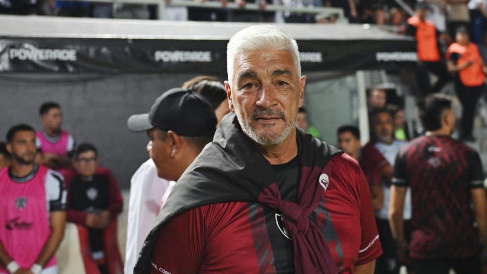 Omar De Felippe: el DT campeón de la Copa Argentina que generó una revolución en Central Córdoba de Santiago del Estero