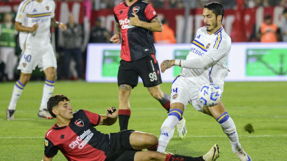 La insólita reacción de la voz del estadio de Newell's en el partido ante Boca: "Foul, la ... de tu madre"