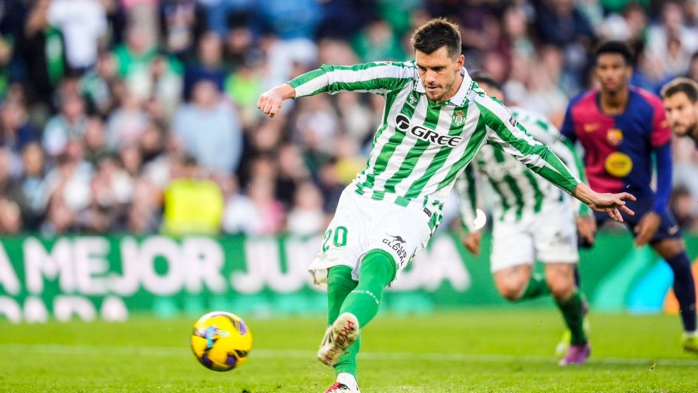 Giovani Lo Celso anotó un gol en el agónico empate de Betis frente a Barcelona por La Liga