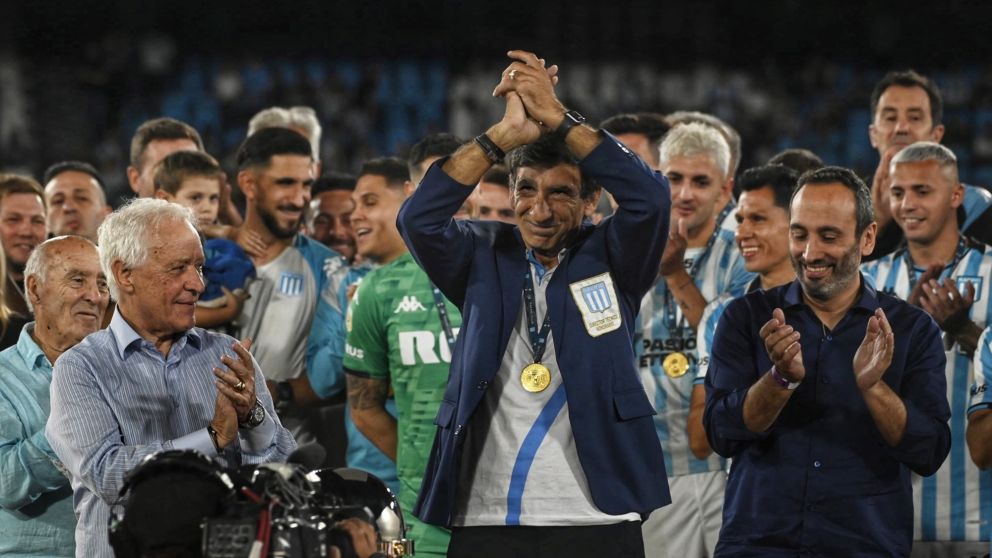 Bombazo: con un particular video, Racing anunció la continuidad de Gustavo Costas