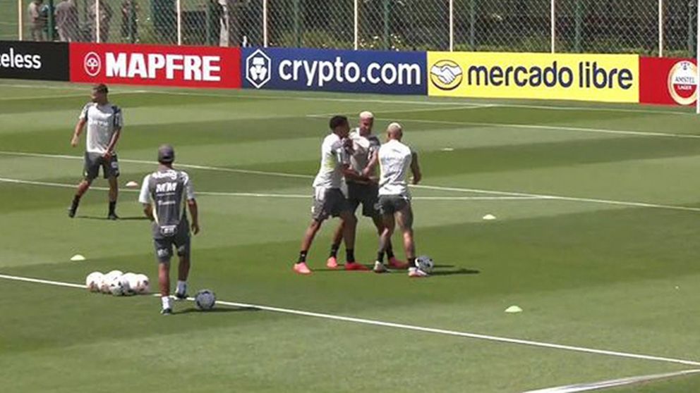 Deyverson y Vargas se cruzaron en la última práctica de Atlético Mineiro antes de la final de la Copa Libertadores: qué pasó