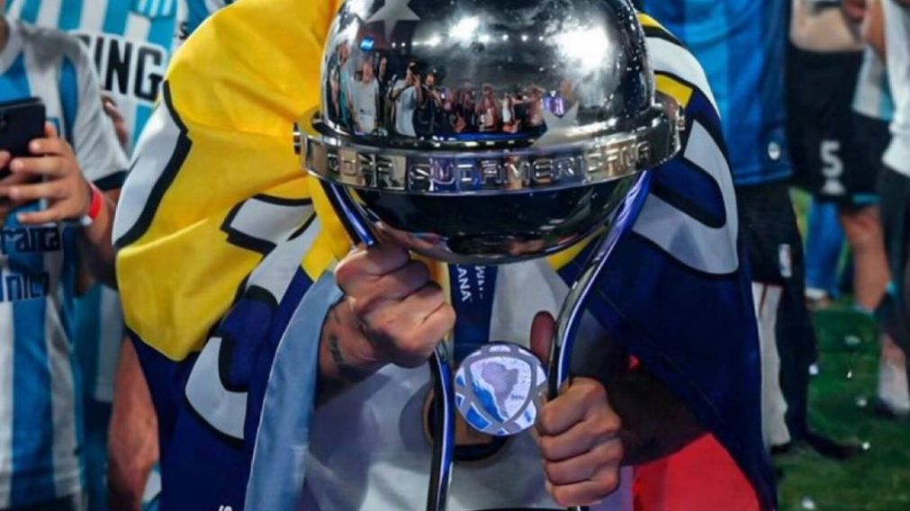 Juanfer Quintero se acordó de Gago con un sentido mensaje tras consagrarse campeón con Racing de la Copa Sudamericana