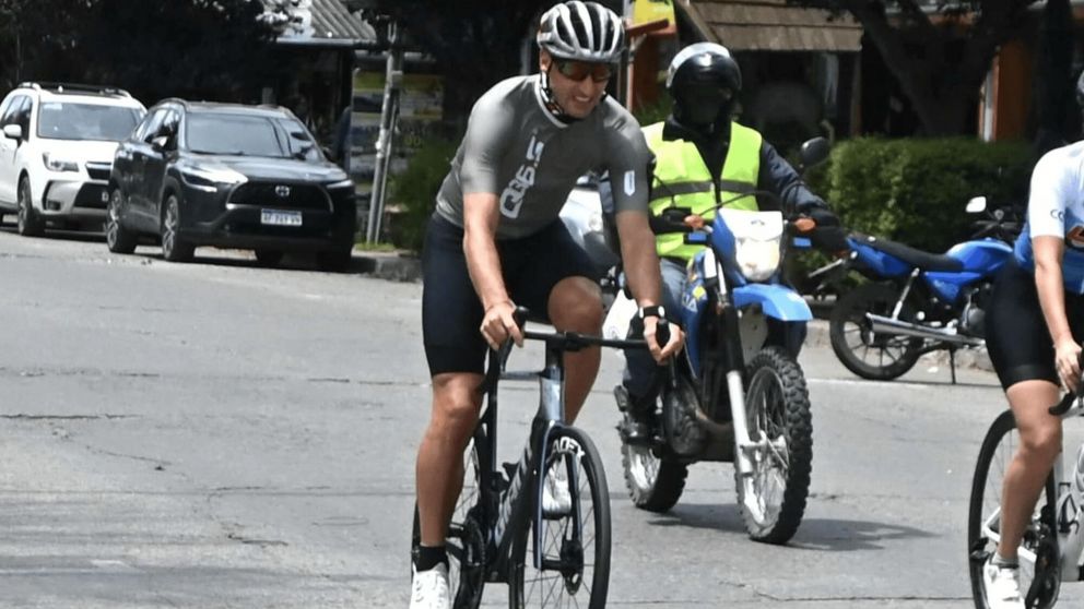 Lionel Scaloni participó en una tradicional carrera de ciclismo en la Patagonia y causó furor