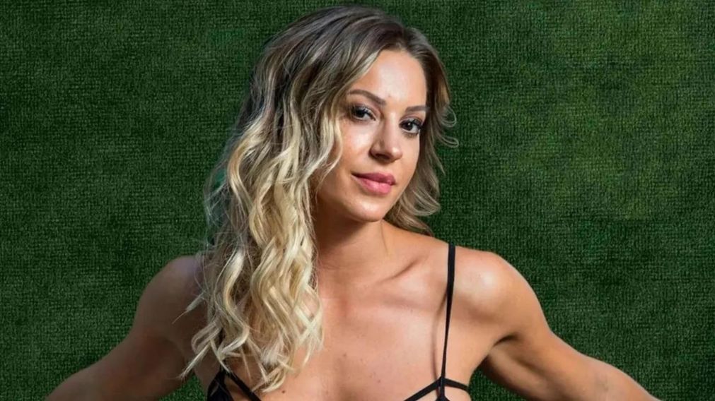 Noelia Marzol le hace frente al calor disfrutando de la pileta con una bikini espectacular