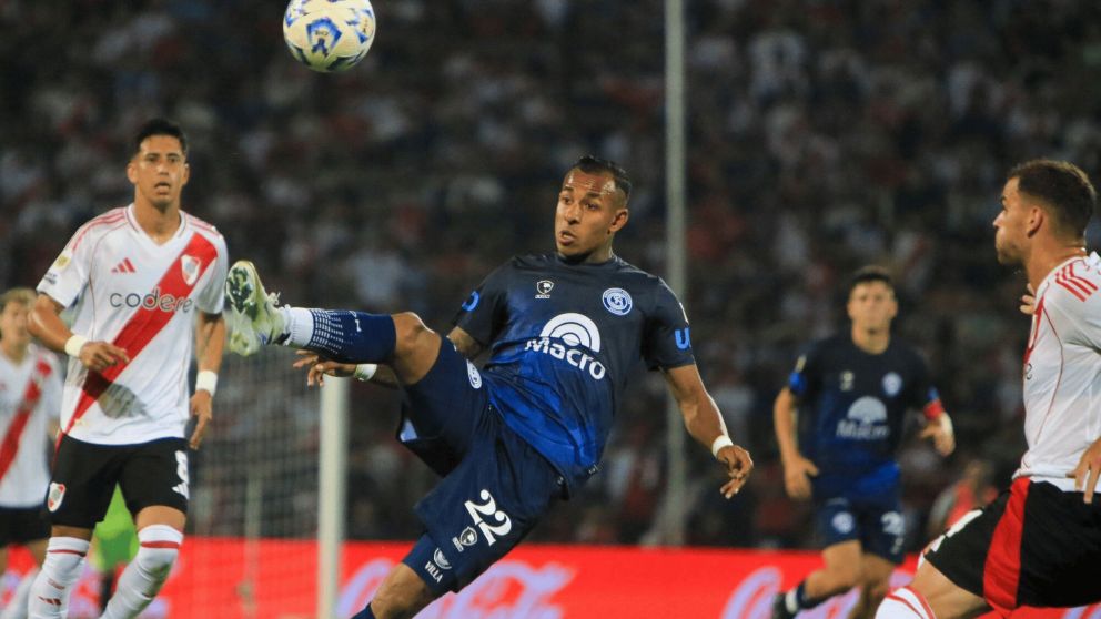 Independiente Rivadavia se lo ganó en el final a River y lo dejó muy lejos de la pelea