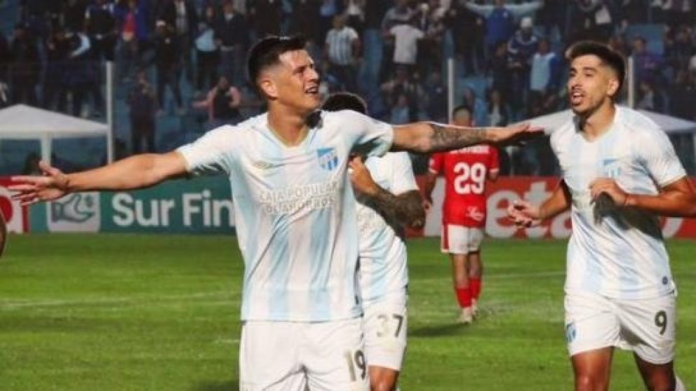 Huracán nunca puede pegar el salto: padeció el partido con Atlético Tucumán y no pudo superar a Vélez en el liderazgo de la Liga Profesional