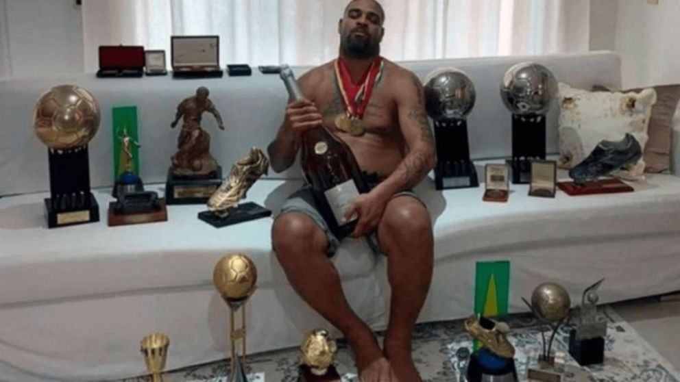 Adriano recordó la noche en la que se enfiestó con 17 mujeres y gastó 17 mil dólares