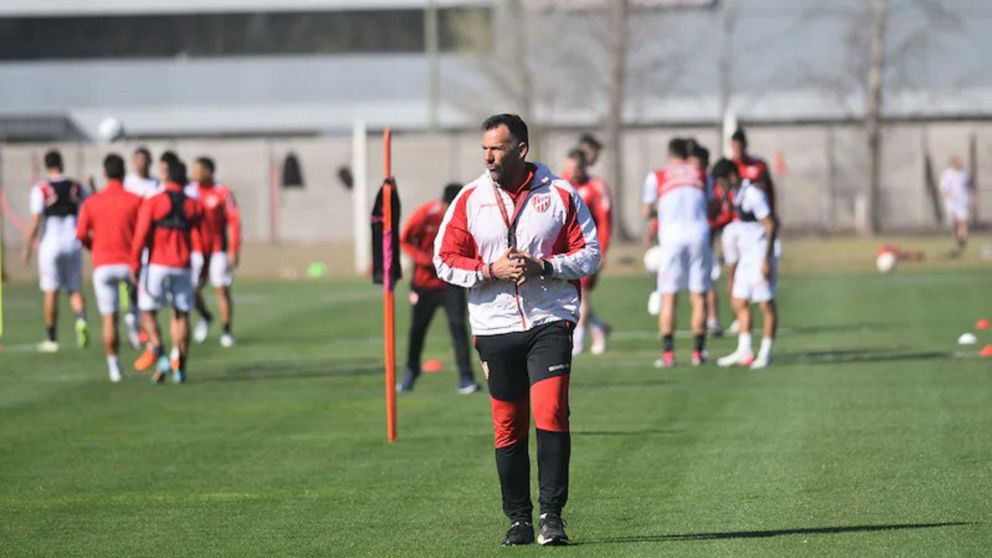 Tensión en Instituto: barras invadieron el predio, amenazaron a los jugadores y se suspendió la práctica