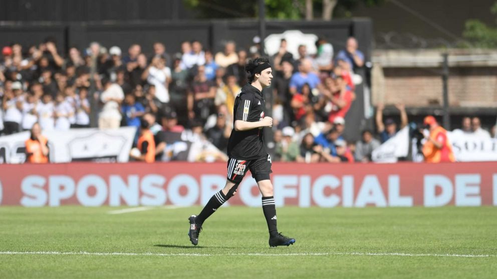 El insólito debut oficial de Spreen como titular en Deportivo Riestra ante Vélez