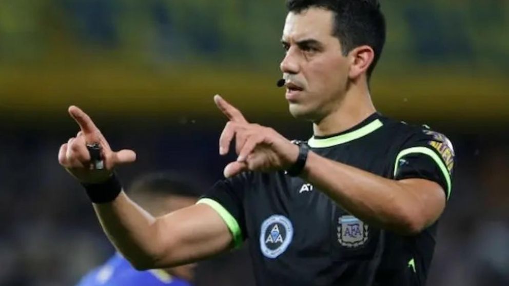 Pol�mica: Rey Hilfer explic� por qu� anul� el gol de Sarmiento contra Boca