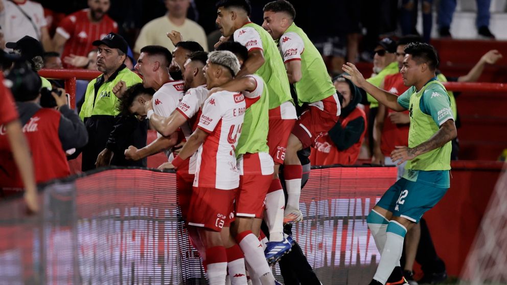 Huracán le ganó a Independiente en un partido chato y le mete presión a Vélez en la Liga Profesional