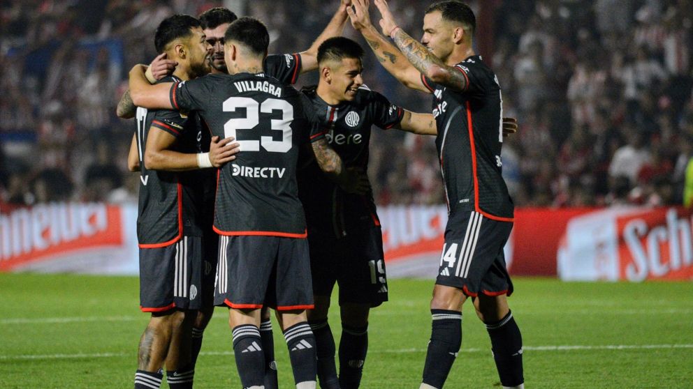 Con una lluvia de goles, River le ganó un partidazo a Instituto de Córdoba y sube en la Liga Profesional