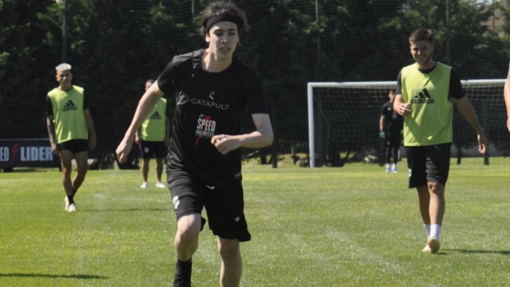 Spreen se entrenó por primera vez con Deportivo Riestra y se convirtió en tendencia