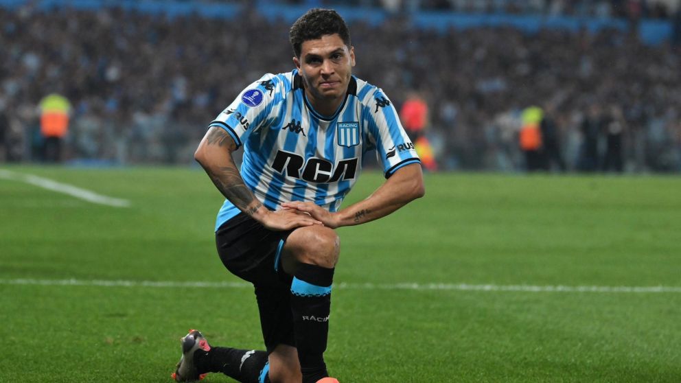 Alarma en Racing: un grande de Italia sigue de cerca a Juanfer Quintero y busca juntarlo con James Rodríguez