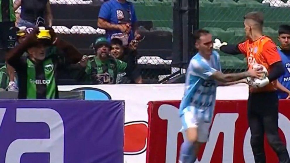 Video: la insólita expulsión del Torito de Nueva Chicago en el partido ante Racing de Córdoba