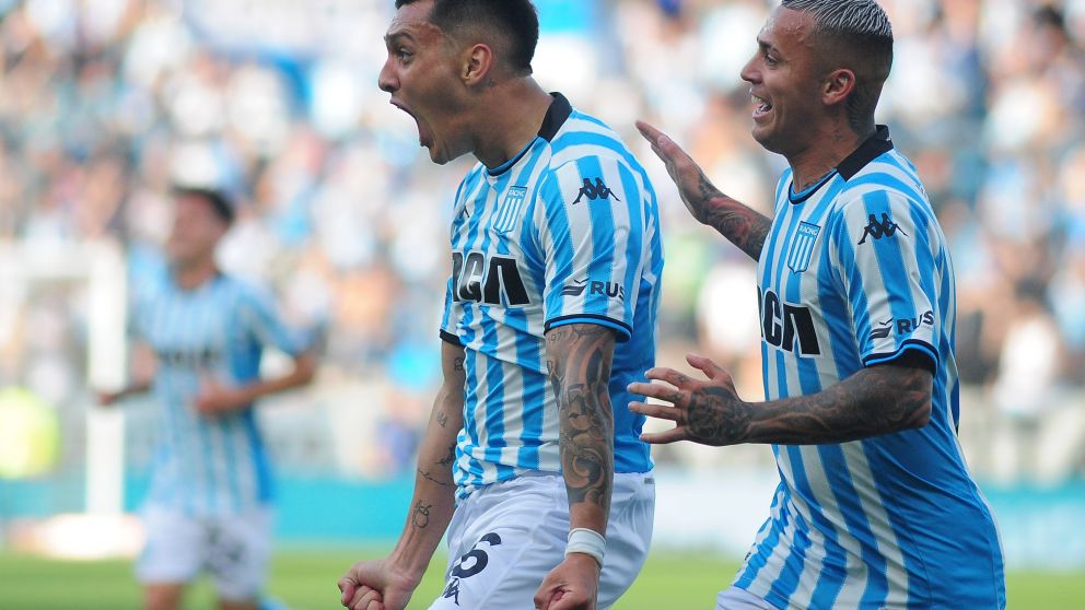 Racing, con un primer tiempo de ensueño y dos golazos, se cargó a Instituto