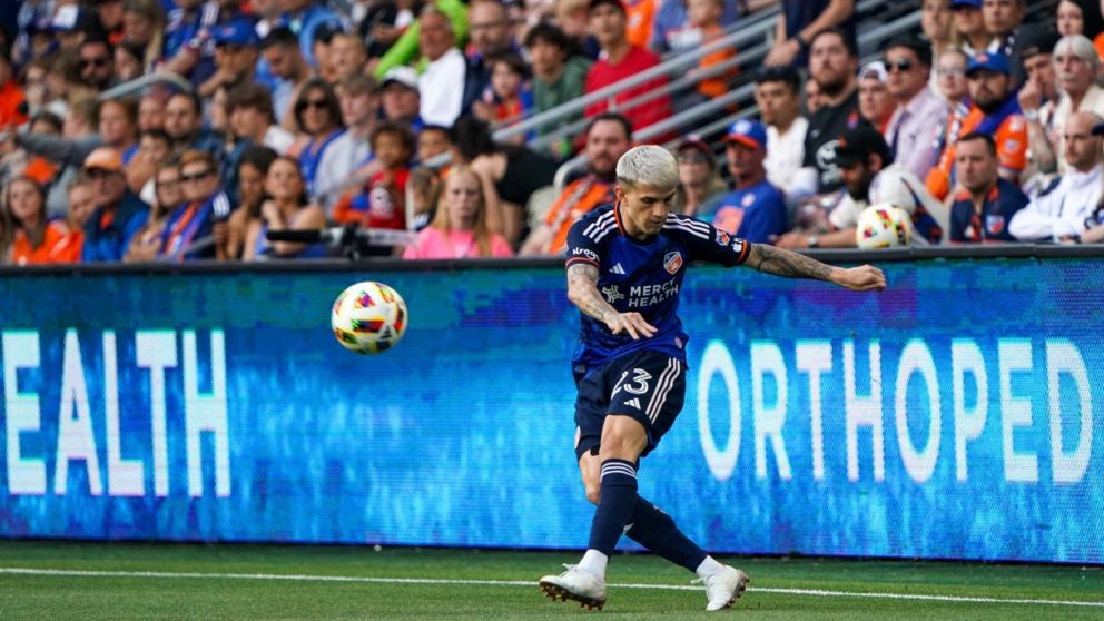 Un argentino ganó el premio al mejor gol del año en la MLS con un tiro de libre de más de 70 metros