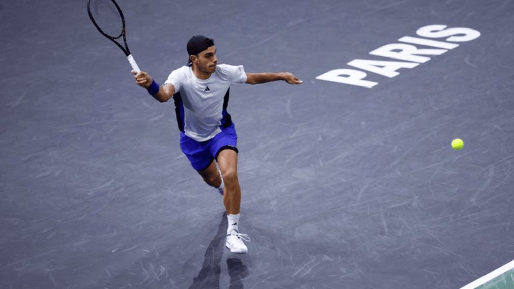 Eliminado: Francisco Cer�ndolo perdi� ante Stefanos Tsisipas y ya no quedan argentinos en el Masters 1000 de Par�s