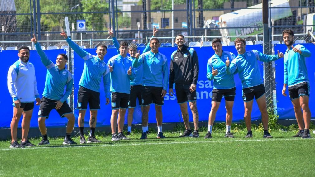 Racing se ilusiona: Roger Mart�nez realiz� trabajos de campo y podr�a volver ante Corinthians