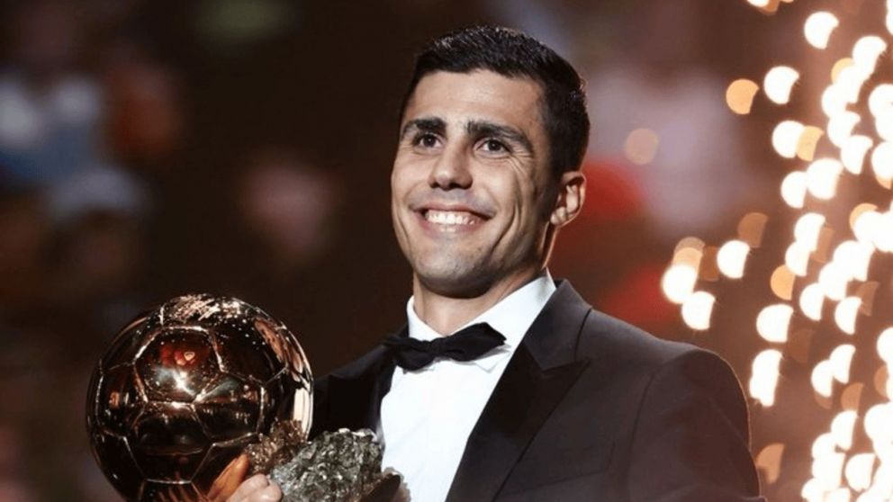 Rodri, mediocampista del Manchester City y la Selección de España, ganó el Balón de Oro 2024