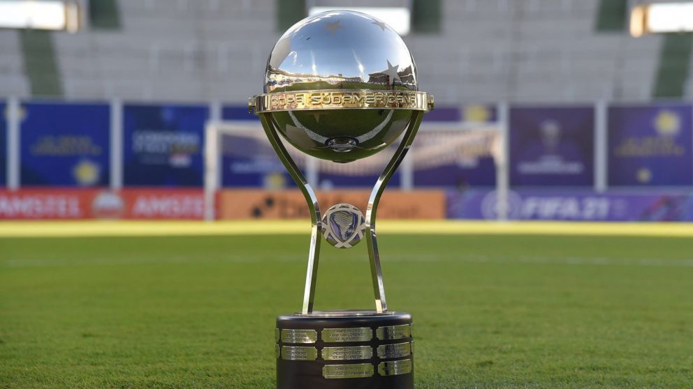 Racing y Lanús ya conocen a los árbitros para la vuelta de las semifinales de la Copa Sudamericana