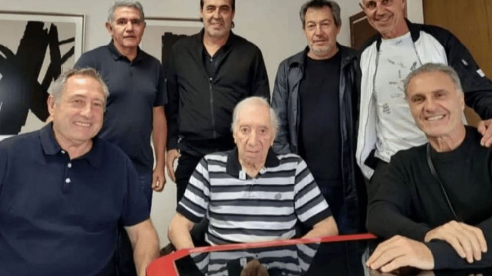 Carlos Bilardo recibi� la visita de varios campeones del mundo en M�xico 86'