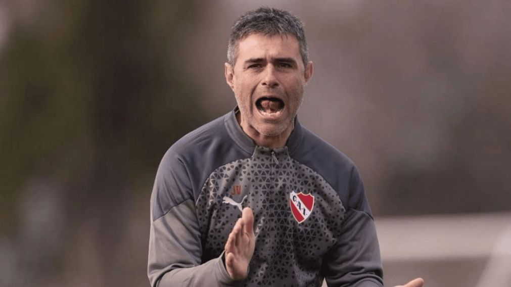 ARDE Independiente: Julio Vaccari se hartó y BORRÓ a dos jugadores para el partido ante Lanús