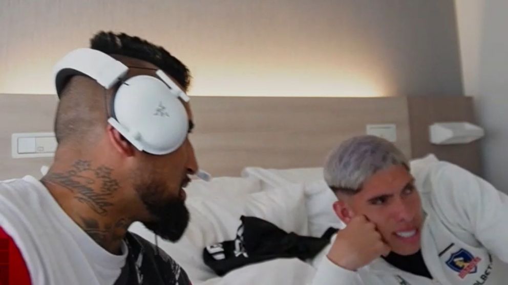 Carlos Palacios estuvo en el STREAM de Arturo Vidal tras ser desafectado de Chile