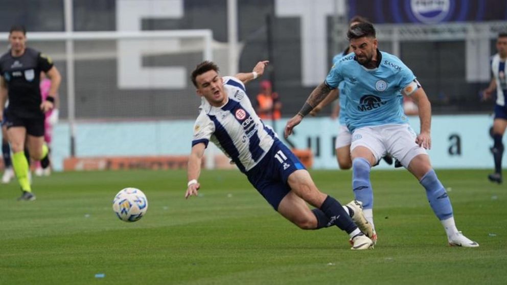 VIDEO: la TREMENDA patada de Rébola al minuto de juego que dejó a Belgrano con diez ante Talleres