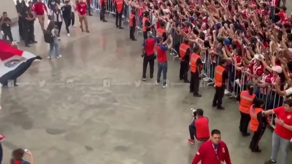 Fernando Gago fue ABUCHEADO por los hinchas de Chivas en la previa del clásico con Atlas